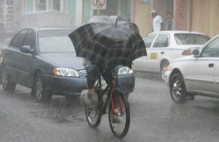 Aanpassen Concessie Maestro Hoe wapen ik mij tegen wind en regen op de fiets? | Fietsen123