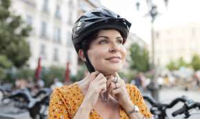 Beeld bij Groep artsen breekt lans voor verplichte fietshelm