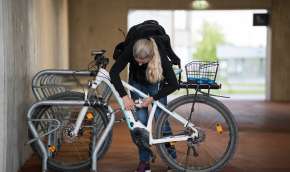Beeld bij E-bike thuislaten uit angst voor diefstal