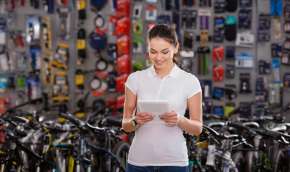 Beeld bij Goedkopere e-bikes door grote voorraden