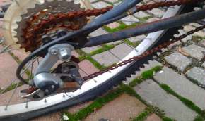 Beeld bij Welke wint? Fietsbelt versus fietsketting