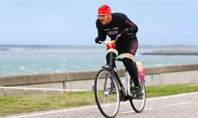 Beeld bij Waai-tell-me-waai: de oer-Hollandse omgang met fietsen en tegenwind