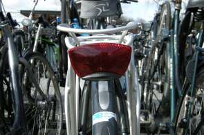 Beeld bij Bewegwijzerde ANWB-fietsroutes nu met knooppunten en Bikepointer