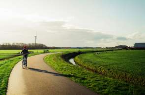 Beeld bij ANWB: Snelfietsroutes moeten veiliger