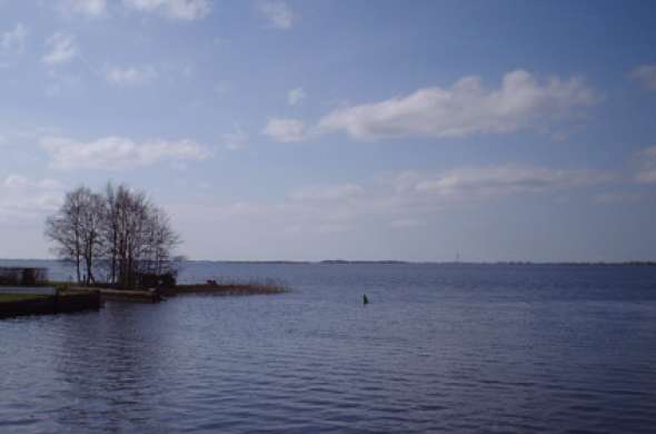 Beeld bij Museum Belvédère en Tjeukemeer