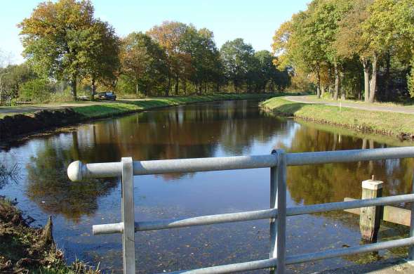 Beeld bij Drenthe: langs drie sluizen bij het Oranjekanaal