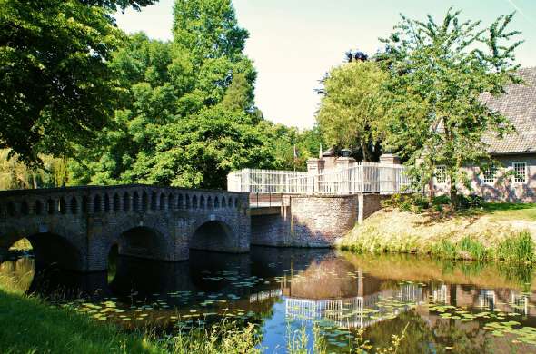 Beeld bij Bruggen bij Kasteel Well