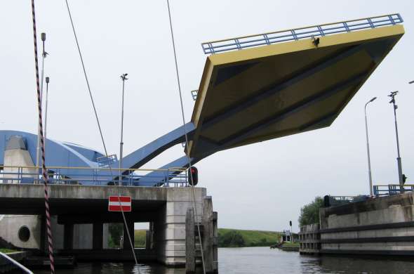 Beeld bij Friese bruggen