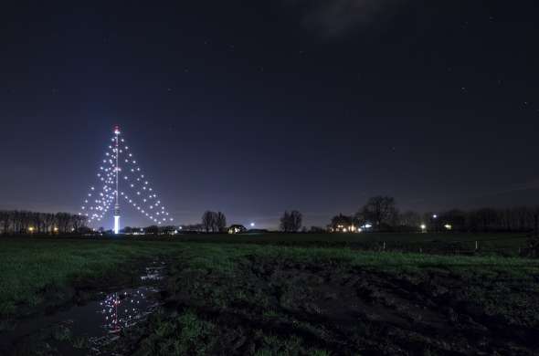 Beeld bij De ‘Kerstboom’ van IJsselstein