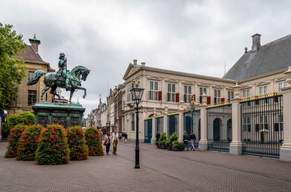 Beeld bij Door het centrum van de Nederlandse politiek