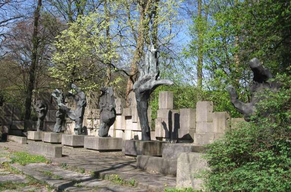 Beeld bij Oorlogsmonumenten in Groningen