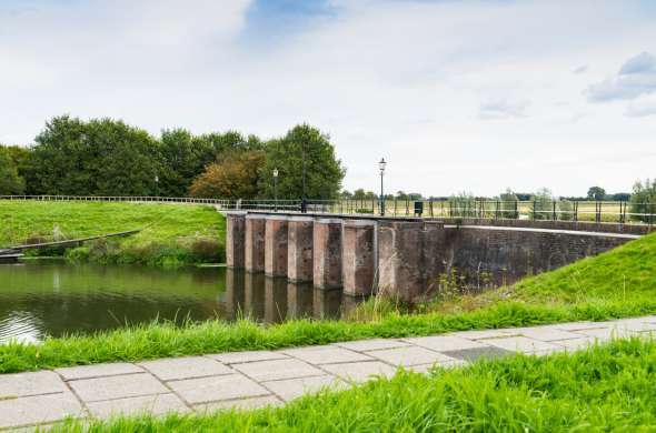 Beeld bij De Steenbergse Vliet en het Volkerak