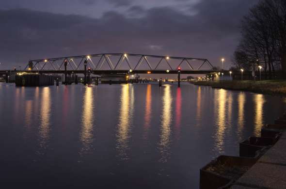 Beeld bij Het Kanaal Gent-Terneuzen