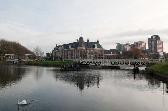 Beeld bij De Muntbrug en Muntsluis