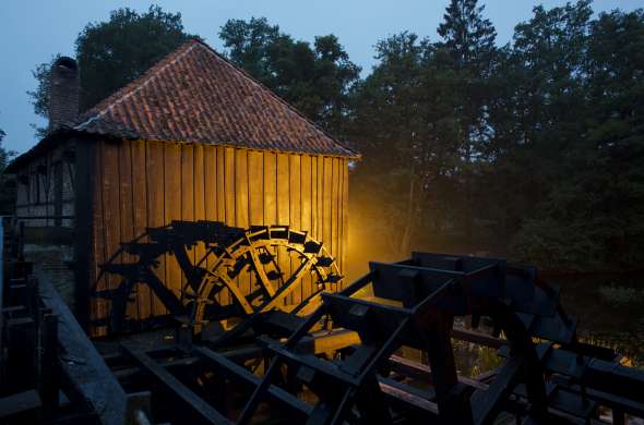 Beeld bij De watermolen van Haaksbergen