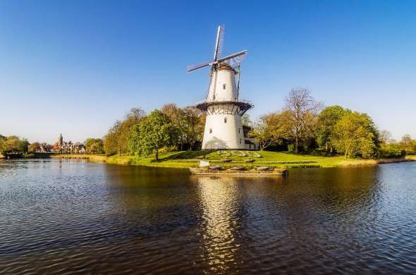 Beeld bij De molens en monumenten van Middelburg