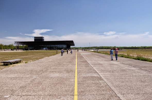 Beeld bij Voormalig Militaire Vliegbasis Soesterberg