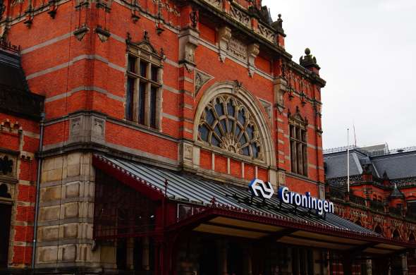 Beeld bij Het Hoofdstation in Groningen