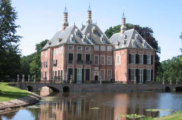 Beeld bij Kasteel Duivenvoorde en Leiden