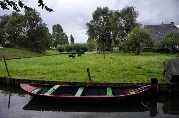 Beeld bij De punterbouw uit Giethoorn