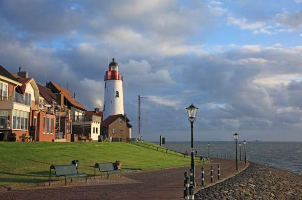 Beeld bij De verdronken dominee in Urk