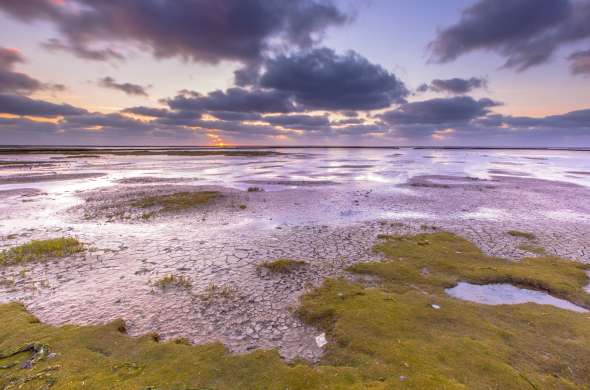 Beeld bij Noordpolderzijl: de kleinste zeehaven van Nederland