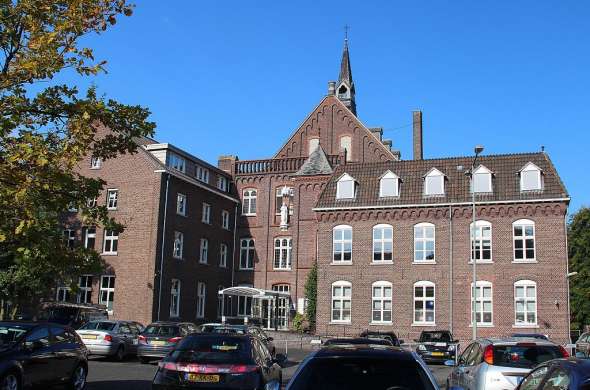 Beeld bij Lourdesgrot in Venray