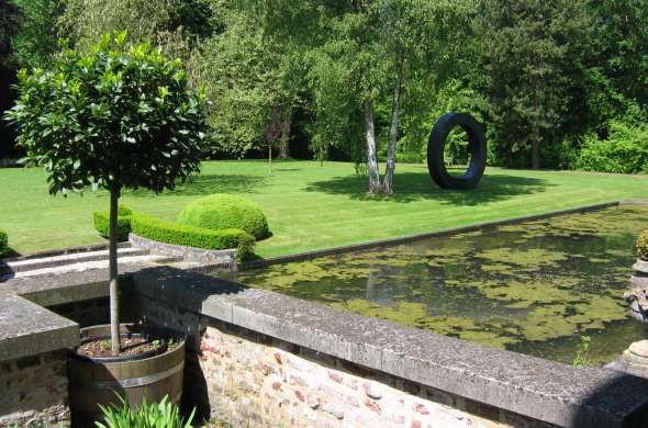 Beeld bij De tuin van Kasteel Wijlre