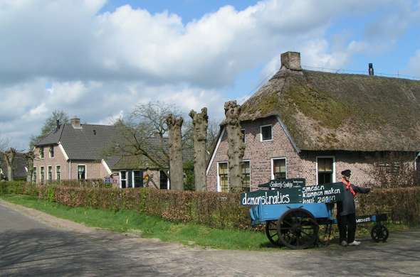 Beeld bij Dorp uit het verleden