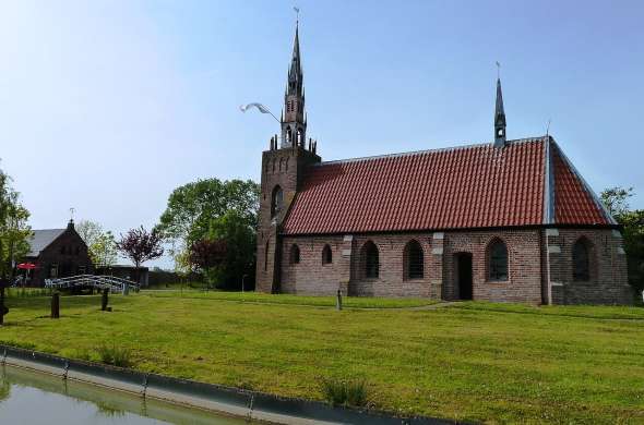 Beeld bij Het kerkje van Harkema