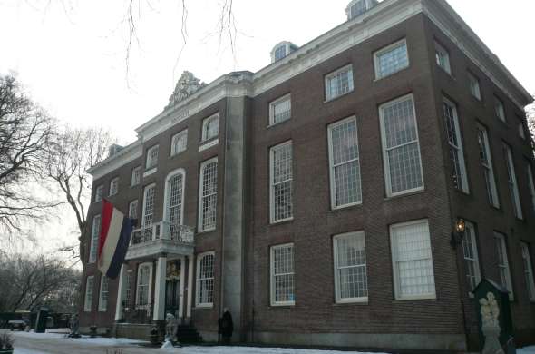 Beeld bij Nepruïne bij Huys ten Donck