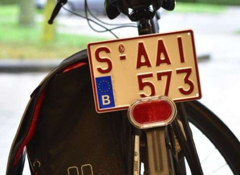 grens Bot verantwoordelijkheid Grote kentekenplaten voor elektrische fietsen in België | Fietsen123