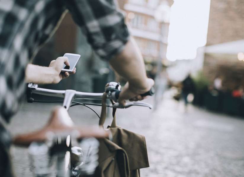 paling Afhaalmaaltijd Brandweerman Telefoon nog steeds grote afleiding onder het fietsen | Fietsen123